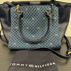 ✨Tommy Hilfiger Purse - New with dust bag✨